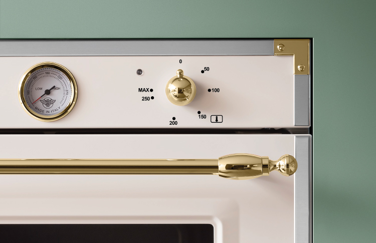 Discover the 60 cm Heritage Series oven, now in the new exclusive Gold finish